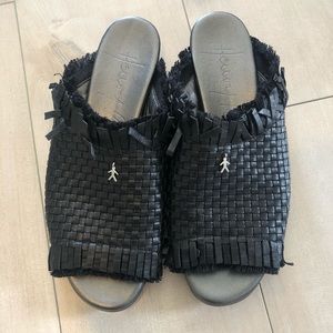 HENRY BEGUELIN leather woven slides